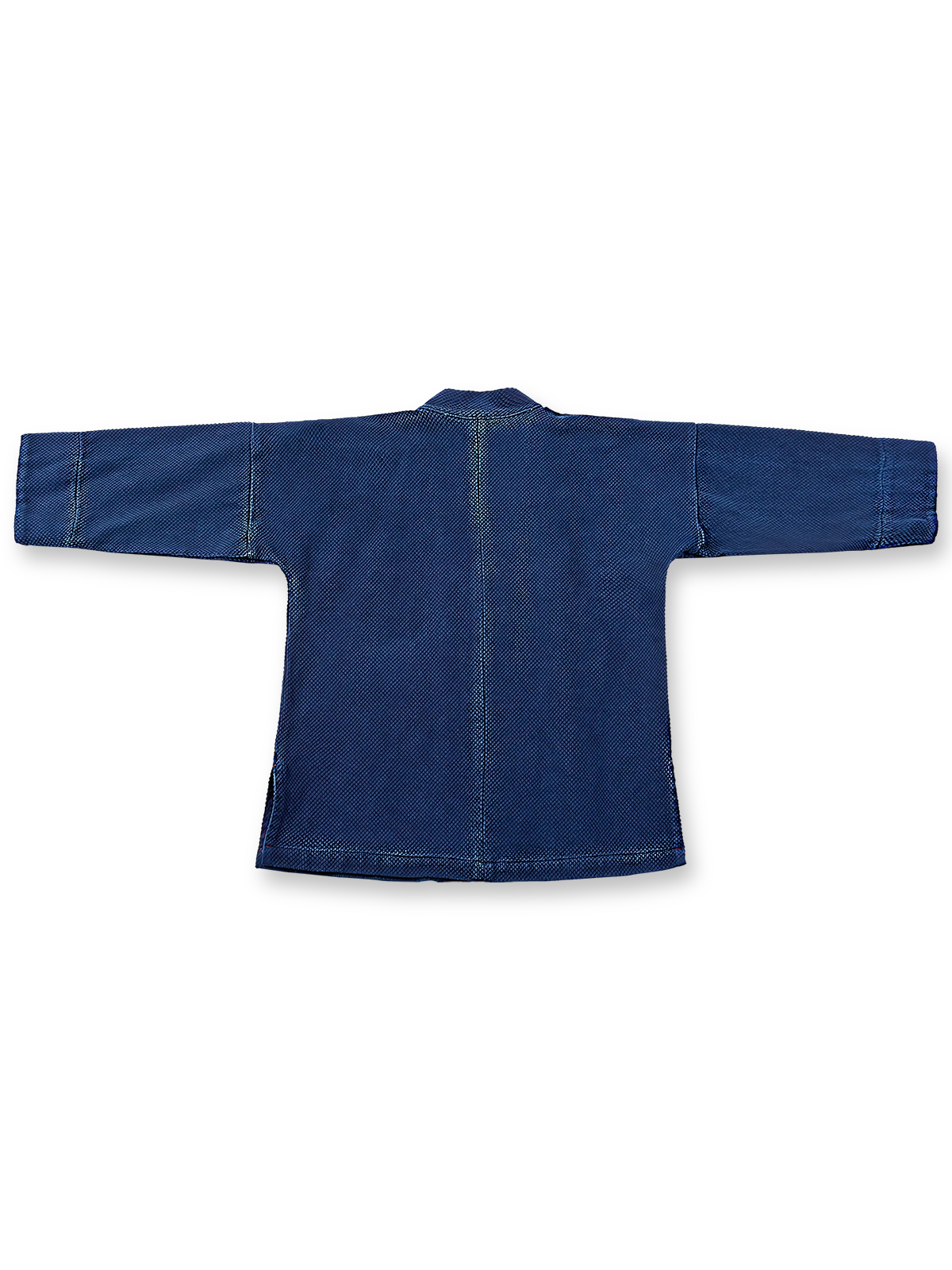 製品画像
伝統的な植物藍染め技法で染め上げられたヘビーウェイトはんてん。しっかりとした粒感のある定織り生地を使用し、耐摩耗性に優れたヴィンテージ感漂うデザイン。インディゴブルーの美しいグラデーション効果が、藍染愛好者に支持される、実用性とデザイン性を兼ね備えたアイテム。
詳細画像
15オンスのヘビーウェイト定織り生地を使用したこのはんてんは、耐摩耗性が高く、しっかりとした粒感が特徴。伝統的な藍染め技法で染め上げたインディゴブルーは、18回の手作業で染め上げられ、5日から7日をかけて色合いが豊かに仕上げられています。ヴィンテージ感あふれる質感が特徴の一品。