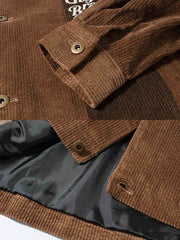 製品画像
パッチワークコーデュロイ襟付きジャケット、グラデーションカラーのパッチワークと胸元の刺繍ディテール、両サイドのポケットで実用性が増し、厚手の内側で秋冬に最適な暖かさを提供するジャケット
詳細画像
グラデーションパッチワークと刺繍ディテール、襟付きデザインで寒風を防ぐ、厚手の素材を使用した内側、冬の必需アイテムとして最適なデザイン