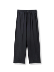 製品画像: ワイドシルエット通勤カジュアルパンツ正面図