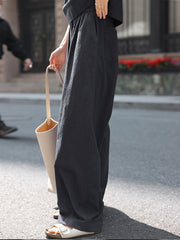 モデル画像: モデルが着用したワイドシルエット通勤カジュアルパンツ