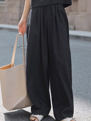 モデル画像: モデルが着用したワイドシルエット通勤カジュアルパンツ