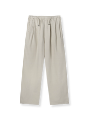 製品画像: シンプルなライトベージュのドローストリングウエストワイドレッグパンツの全身展示図。