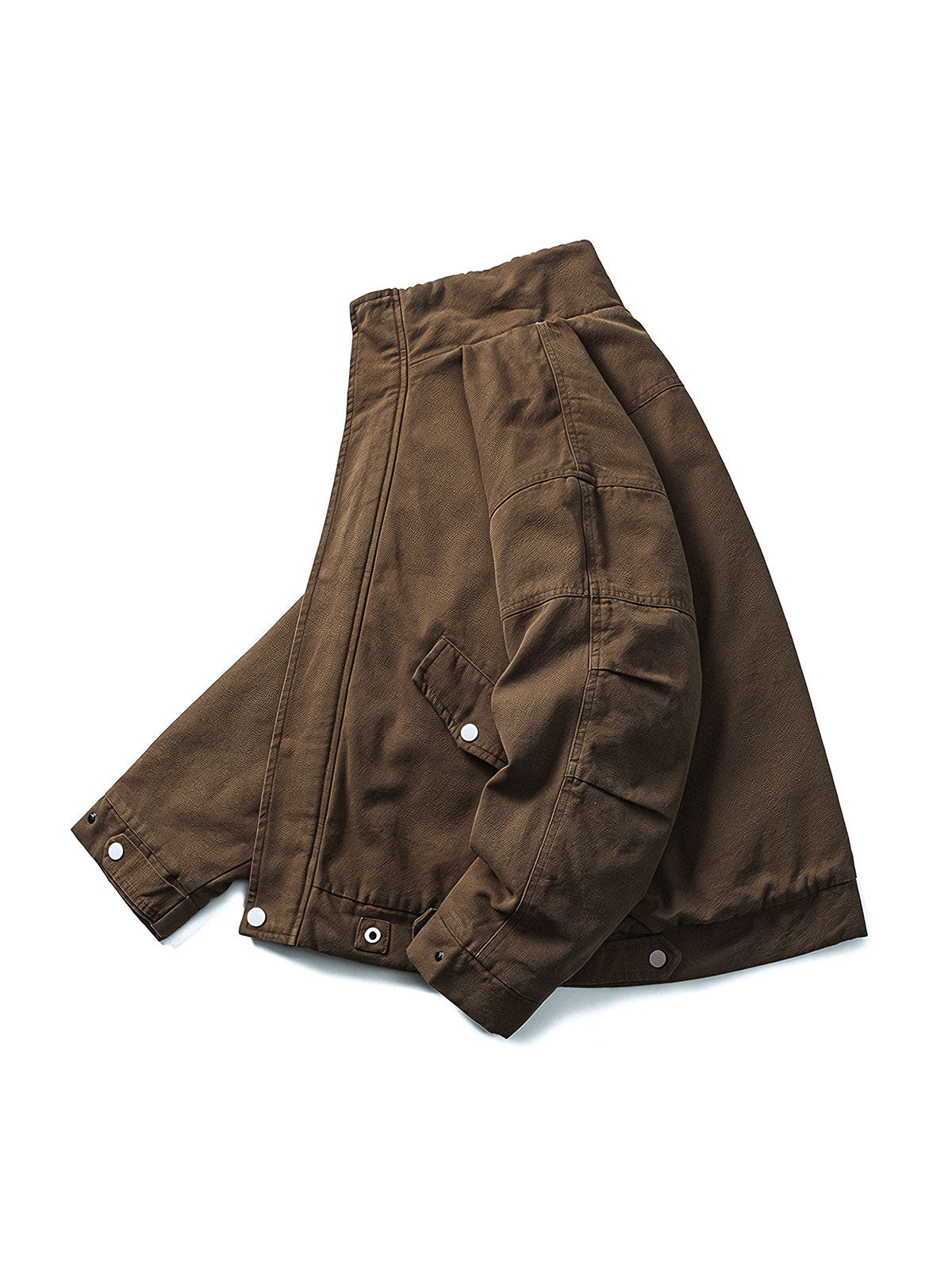 製品画像
"改良型 M51 スタンドカラー ワーク 中綿ジャケット、1950年代の米軍冬季制服を基にした現代的な改良型、ヴィンテージ感のある水洗い処理と自然な色あせ、加厚設計で防寒性と耐久性を強化"
詳細画像
"M51スタイルの改良型ワークジャケット、精緻な水洗い処理でヴィンテージ感のある外観、スタンドカラーで防寒性を高め、加厚設計とゆったりシルエットで快適な着心地を提供、大きなポケットとシンプルなボタンが特徴"