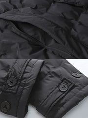 製品画像
アメリカンスタイルのダブルブレストスーツカラー中長丈ダウンの全体展示図。クラシックなデザインと高い保温性を兼ね備えた冬の必須アイテム。
詳細画像
スーツカラーとダブルブレストデザインのディテールクローズアップ。洗練されたフォーマルさと実用性を兼ね備えたデザインが際立つ。