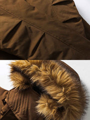 製品画像:
M51パーカー ダウンジャケット、レトロなミリタリーデザインと現代的なシルエットを融合した全体展示、秋冬に最適な保温性のあるアイテム
詳細画像:
フィッシュテールカットと取り外し可能なファー襟のディテール、ミリタリーデザインを強調するデザインポイント