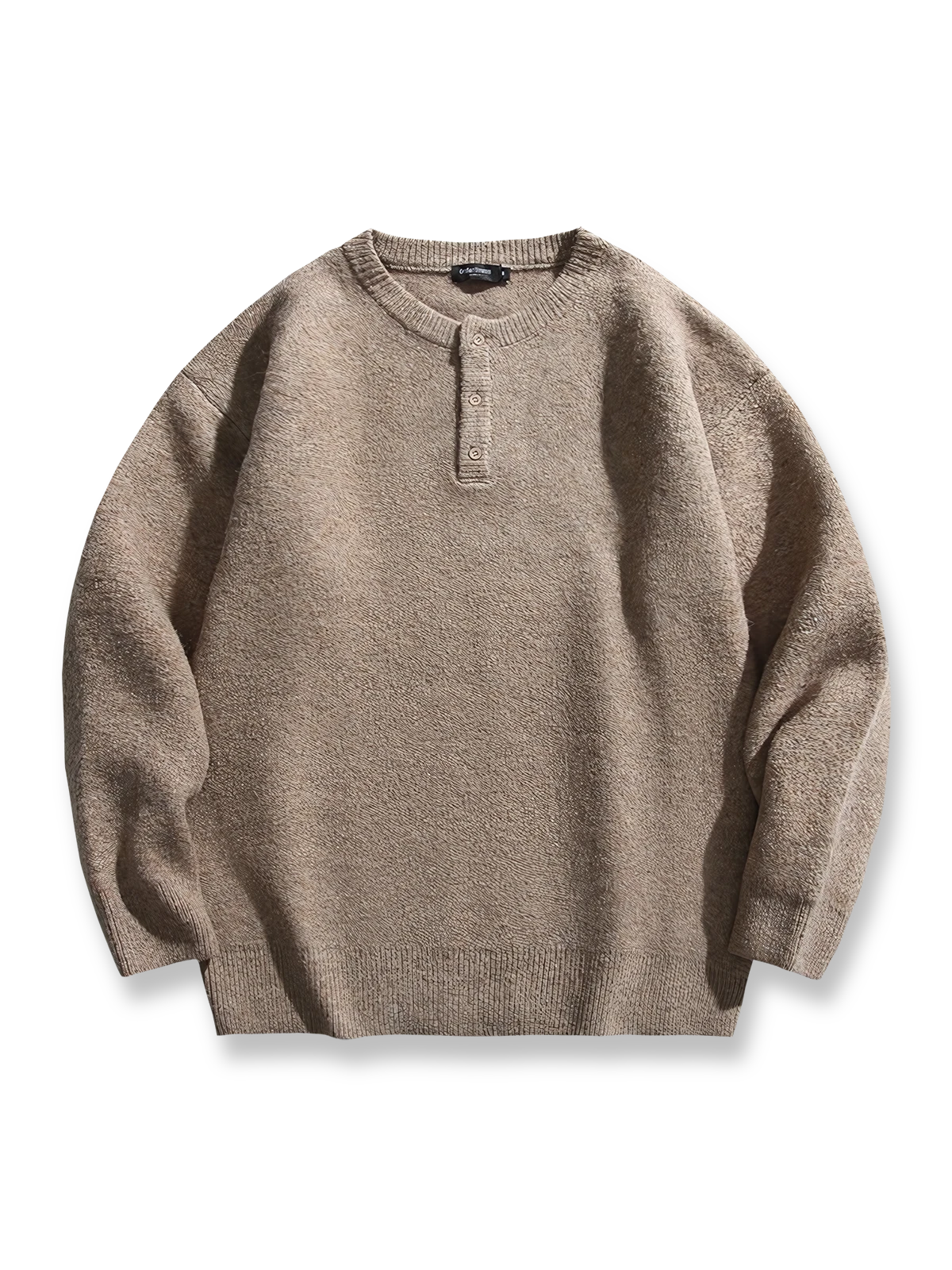 製品画像: 5色展開 ヘンリーネック ニットセーター。クラシックなヘンリーネックデザインと柔らかい混紡素材が特徴のセーターの正面全体展示図。
詳細画像: エレガントなヘンリーネックデザインと、シンプルながらデザイン性の高いボタンディテールのクローズアップ。