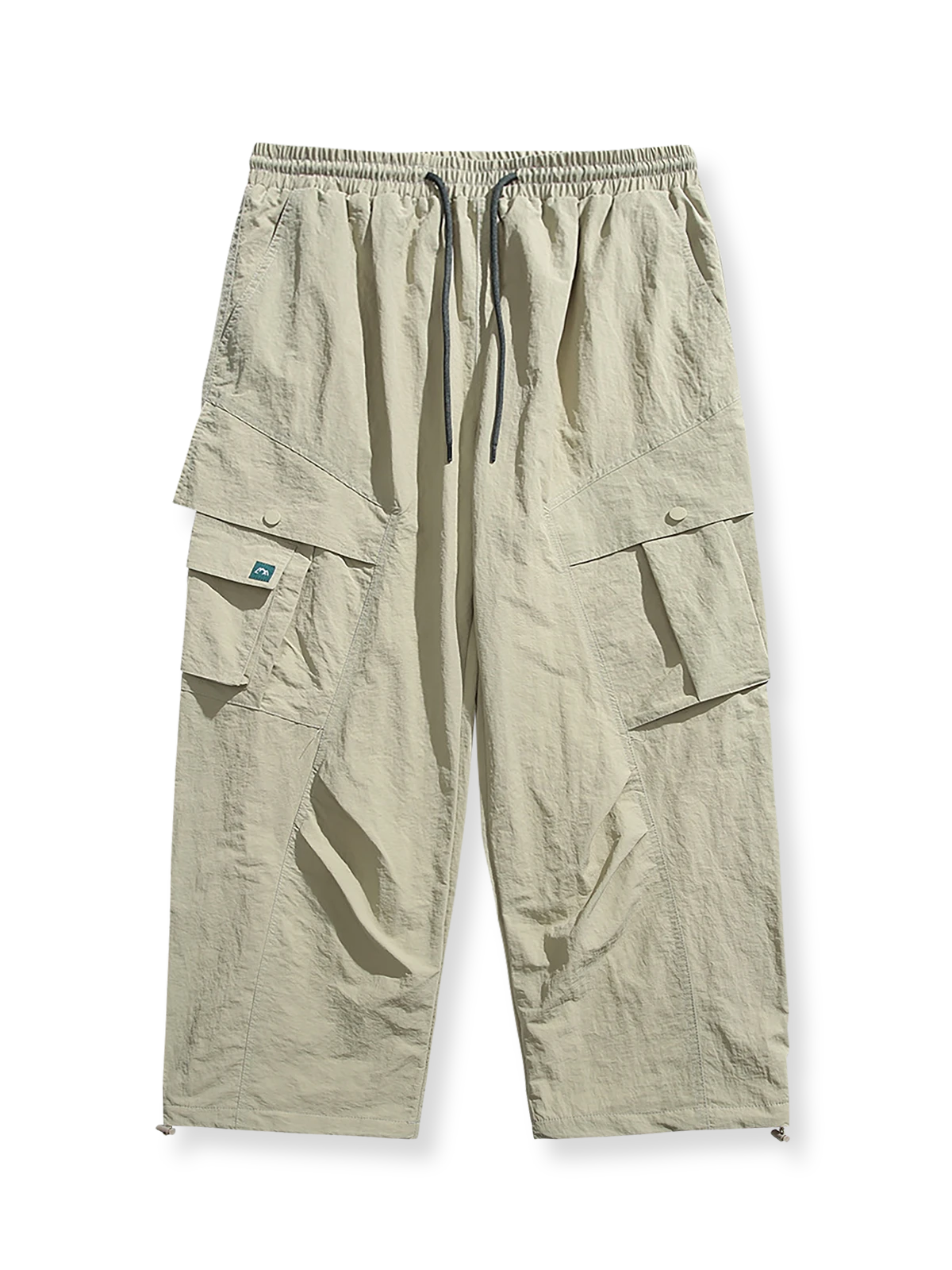 製品画像: 4色展開 アウトドア カーゴパンツ。100%ナイロン素材で耐久性と防風性を兼ね備えた、多機能パンツの全体展示図。
詳細画像: 裏起毛加工で保温性を高めた素材と、多ポケットディテールのクローズアップ。冬のアウトドア活動に便利な設計。