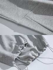 製品画像: 4色展開 カジュアル スウェットパンツ。裏起毛素材とルーズフィットデザインを採用した、冬に最適な厚手スウェットパンツの正面全体展示図。
詳細画像: 柔らかい裏起毛素材の質感と、冷気を防ぐ裾のリブデザインのディテールクローズアップ。