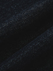 製品画像: クラシックな生デニム生地を使用したストレートカットジーンズ全体展示、ヴィンテージ感あふれるデザインと頑丈なリベットディテールが特徴
詳細画像: 5ポケットデザインとヴィンテージ生地のディテール特写、未処理の裾が自然なカジュアル感を演出