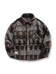 製品画像: ウール混 エスニック ジャカード編み 長袖シャツ。高級感漂うジャカード編みデザインと、柔らかさと保温性を備えたルーズフィットシャツの正面全体展示図。
詳細画像: 落ち着いたトーンのエスニック風ジャカード編みデザインと、丁寧に仕上げられたディテールのクローズアップ。