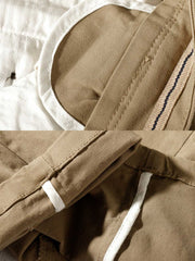 製品画像: ストレッチツイル9分丈テーパードパンツの正面展示画像、ウォッシュド加工で柔らかく快適な着心地を提供するカジュアルなデザイン。
詳細画像: 斜め織りのコットン生地とウォッシュド加工のディテール、ストレッチ素材で快適にフィットし、脚のラインをきれいに見せるテーパードシルエット。