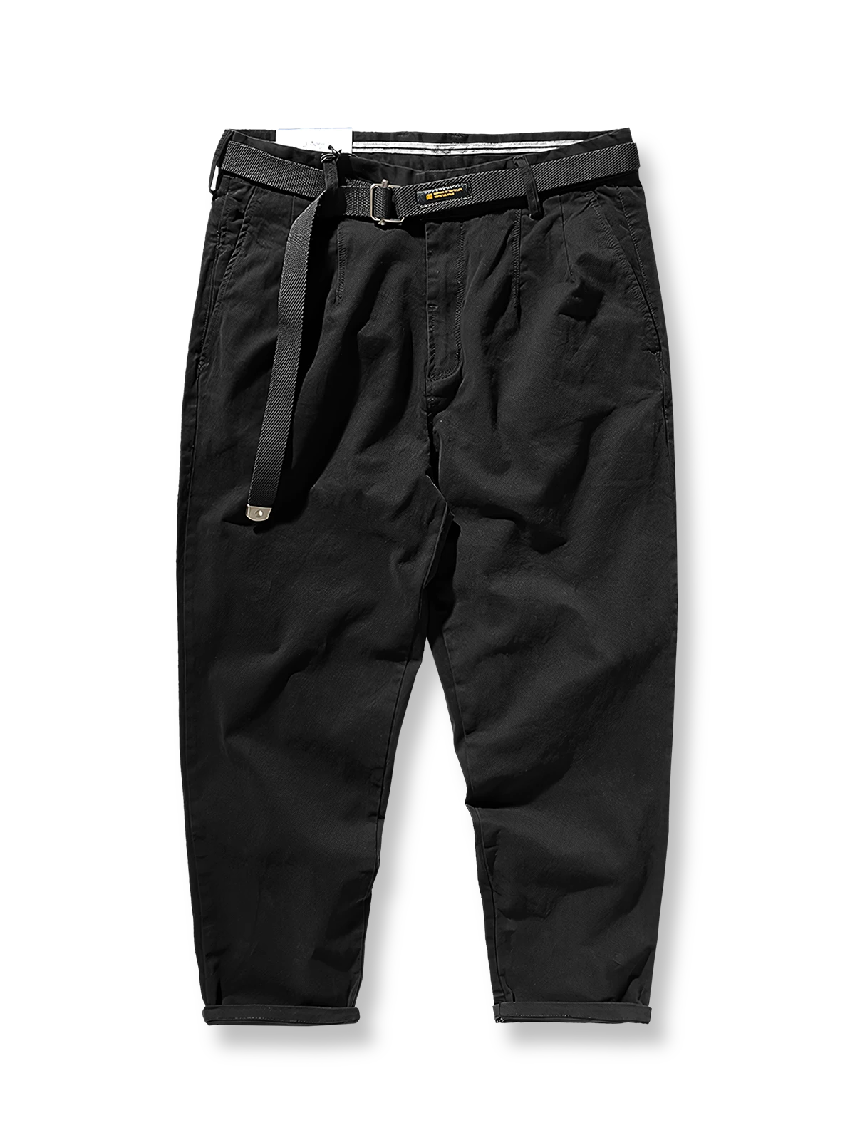 製品画像: ストレッチツイル9分丈テーパードパンツの正面展示画像、ウォッシュド加工で柔らかく快適な着心地を提供するカジュアルなデザイン。
詳細画像: 斜め織りのコットン生地とウォッシュド加工のディテール、ストレッチ素材で快適にフィットし、脚のラインをきれいに見せるテーパードシルエット。