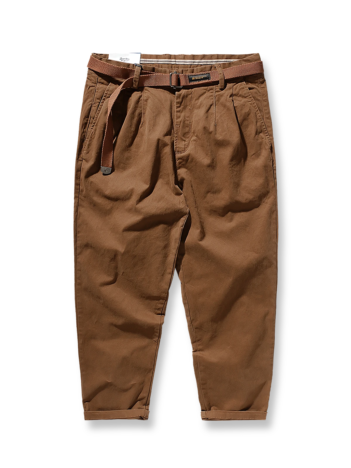 製品画像: ストレッチツイル9分丈テーパードパンツの正面展示画像、ウォッシュド加工で柔らかく快適な着心地を提供するカジュアルなデザイン。
詳細画像: 斜め織りのコットン生地とウォッシュド加工のディテール、ストレッチ素材で快適にフィットし、脚のラインをきれいに見せるテーパードシルエット。