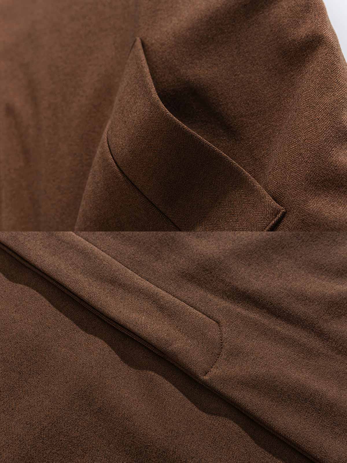 製品画像
「ブラックとコーヒーブラウンの2色展開ヘリンボーン柄中綿ロングコート全体像。クラシックなデザインと優れた保温性を備えた冬の必須アイテム」
詳細画像
「ヘリンボーン柄ロングコートのキルティング加工された内側とクラシックなボタンディテールのクローズアップ」