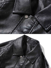 製品画像:
クラシックな3本ラインデザインの高級PUレザージャケット。ミラードデザインと柔らかな手触りのPUレザーを使用し、現代的でファッショナブルな雰囲気を演出。エラスティックデザインの袖口と裾で防風性も高め、秋冬シーズンに最適。
詳細画像:
高級PUレザーのジャケット、3本ラインデザインで現代的なスタイルに。肩部分の滑らかなカッティングとゆったりシルエットが、カジュアルで快適な着心地を提供。袖口と裾のエラスティックデザインが防風性を向上。