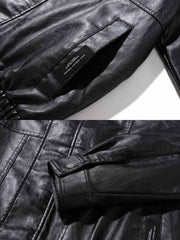 製品画像:
クラシックな3本ラインデザインの高級PUレザージャケット。ミラードデザインと柔らかな手触りのPUレザーを使用し、現代的でファッショナブルな雰囲気を演出。エラスティックデザインの袖口と裾で防風性も高め、秋冬シーズンに最適。
詳細画像:
高級PUレザーのジャケット、3本ラインデザインで現代的なスタイルに。肩部分の滑らかなカッティングとゆったりシルエットが、カジュアルで快適な着心地を提供。袖口と裾のエラスティックデザインが防風性を向上。