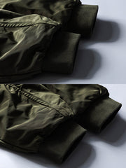 製品画像:
フライトジャケットとデニムの要素を融合したパッチワークデザイン。クラシックなフライトジャケットのカッティングに、デニム素材のラペルと前立てを組み合わせ、個性的で鮮明なレイヤード感を演出。耐久性のある素材で仕立てられ、秋冬シーズンに適した防風性を持つ多用途ジャケット。
詳細画像:
デニムとフライトジャケットを融合させたユニークなパッチワークデザイン。伸縮性のある袖口と裾で快適な着心地を提供し、機能的なポケットが実用性を兼ね備える。耐久性のある表地で、風を防ぎつつ、秋冬の季節に最適。