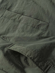 製品画像
「シワ感 開襟 ワーク 中綿ジャケットの全体像。クラシックな開襟デザインとシワ感素材が特徴の防風・保温性に優れたレトロワークスタイルジャケット」
詳細画像
「シワ感 開襟 ワーク 中綿ジャケットの胸ポケットと開襟デザインのディテール。耐久性と実用性を兼ね備えた素材感のクローズアップ」