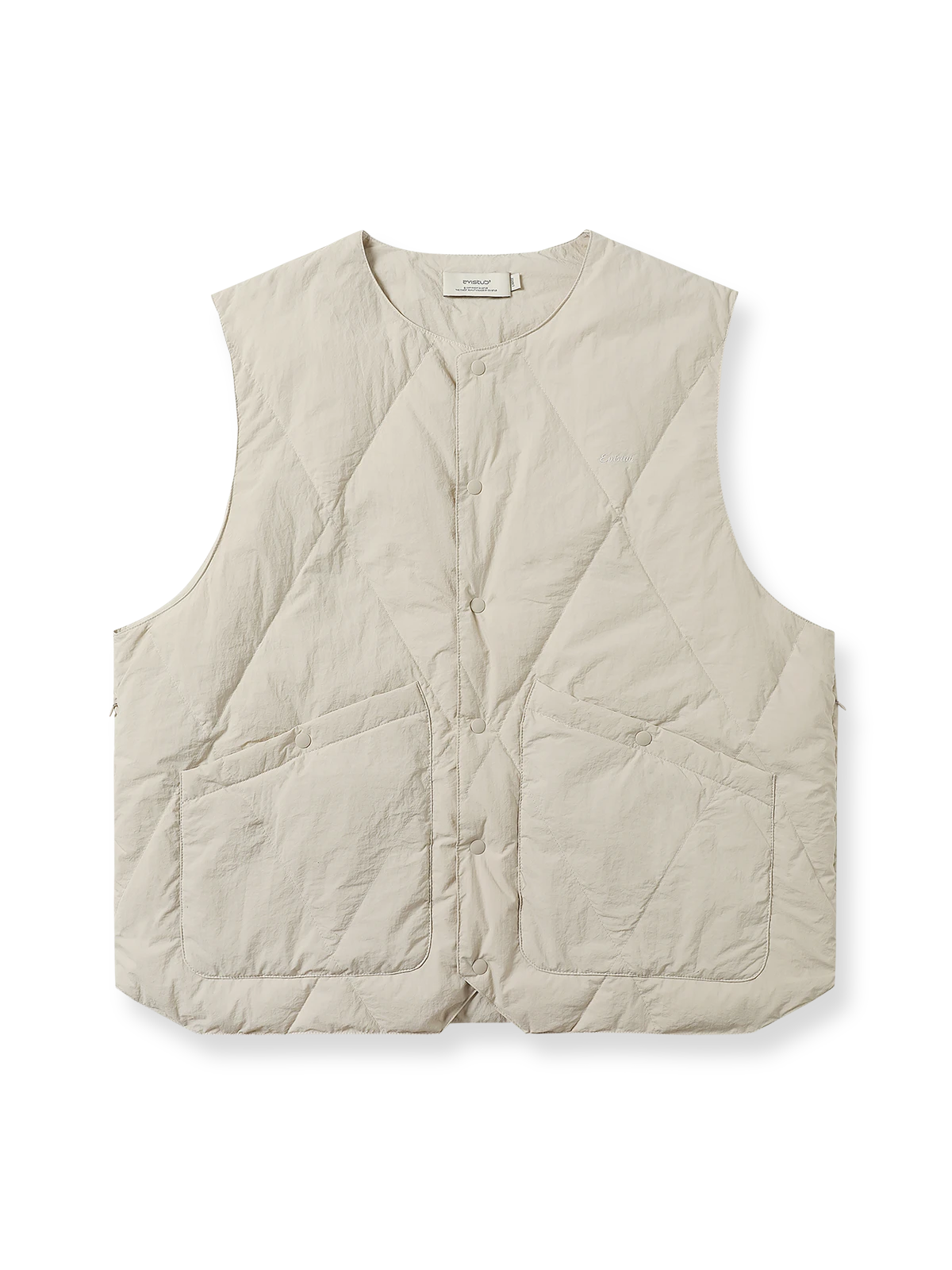 製品画像: 撥水加工ダイヤキルティングダウンベスト全体展示 - 防水機能があり、90%ホワイトダックダウンを使用した高品質ダウンベスト。
詳細画像: ダイヤキルティングデザインと撥水加工素材のディテール展示 - 冬のアウターに最適なスタイリッシュなデザイン。