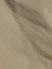 製品画像: 撥水加工ダイヤキルティングダウンベスト全体展示 - 防水機能があり、90%ホワイトダックダウンを使用した高品質ダウンベスト。
詳細画像: ダイヤキルティングデザインと撥水加工素材のディテール展示 - 冬のアウターに最適なスタイリッシュなデザイン。