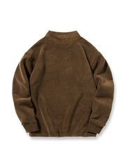 製品画像:
フリース素材を使用したモックネックスウェット。5色展開で、柔らかな手触りと優れた保温性が特徴。厚手でありながら、着心地は快適で、レイヤードスタイルにも最適なデザイン。
詳細画像:
中厚のフリース素材を採用し、伸縮性に優れたモックネックスウェット。防風性と保温性を兼ね備え、ルーズフィットのシルエットで快適な着心地。ポリエステル94.6%とスパンデックス5.4%の配合により、柔軟で動きやすい。