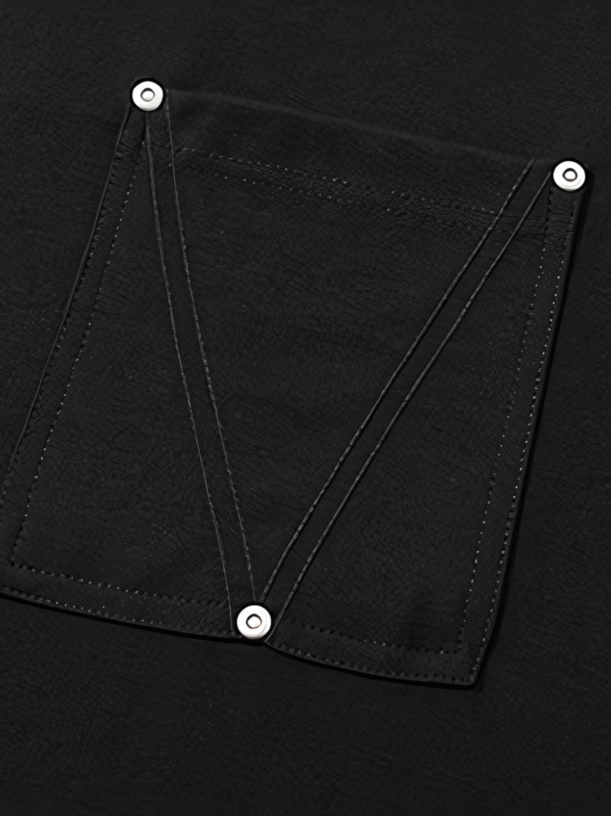 半袖Tシャツのスタッズポケットのディテール特写