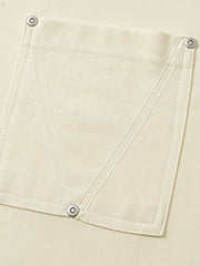 半袖Tシャツのスタッズポケットのディテール特写