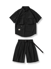 ブルーのワークスタイル機能的半袖ショーツセットの正面展示