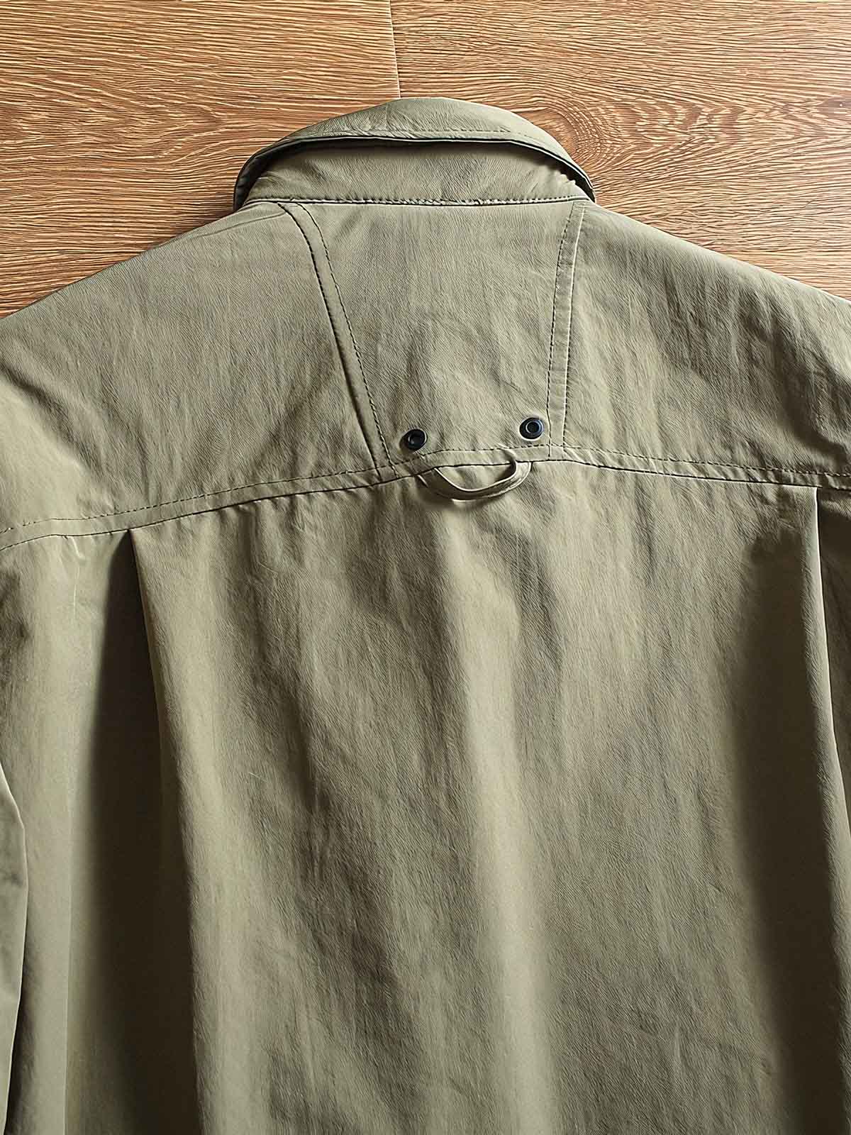 製品画像
"軽量中綿ジャケット、多ポケットデザイン、胸元に大容量ポケットを2つ配置、軽量で暖かく、実用性とファッション性を兼ね備えたジャケット"
詳細画像
"多ポケットデザインの軽量中綿ジャケット、カジュアルなボタンデザインとギャザー袖口、動きやすさと美しいシルエットを両立、薄手ながら十分な保温性を提供"