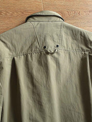 製品画像
"軽量中綿ジャケット、多ポケットデザイン、胸元に大容量ポケットを2つ配置、軽量で暖かく、実用性とファッション性を兼ね備えたジャケット"
詳細画像
"多ポケットデザインの軽量中綿ジャケット、カジュアルなボタンデザインとギャザー袖口、動きやすさと美しいシルエットを両立、薄手ながら十分な保温性を提供"