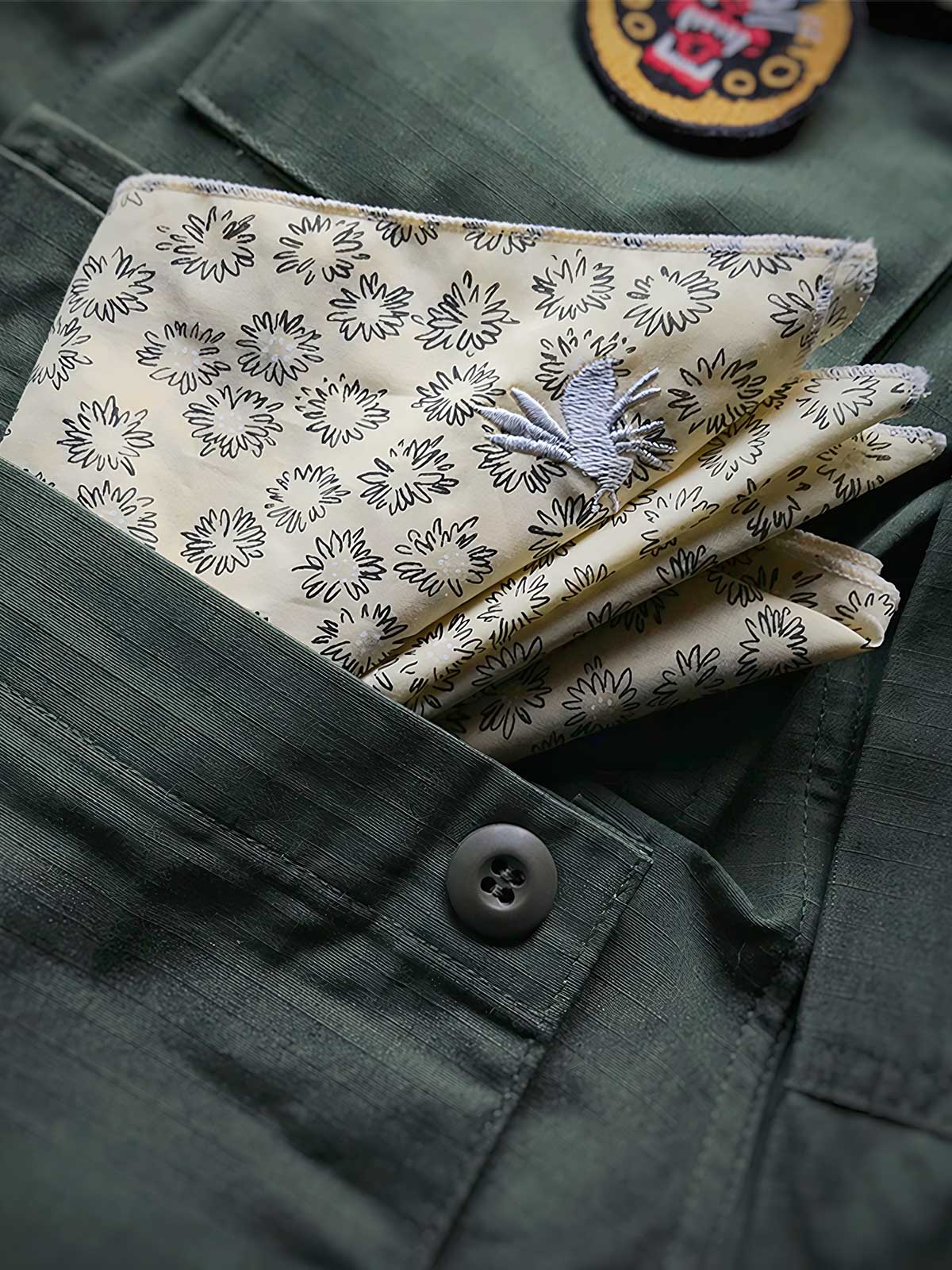 スカーフの縁のロック処理ディテール