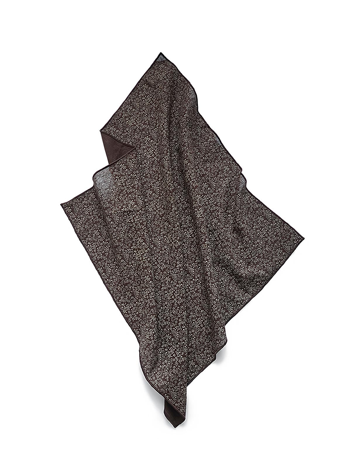 スカーフの縁のロック処理ディテール