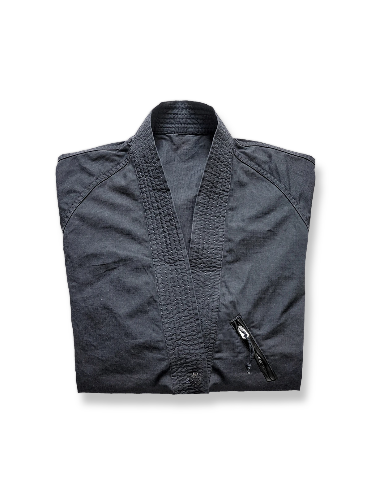 製品画像: 柔術メッシュリップストップはんてんのフロント全体画像。軽量で通気性に優れたリップストップメッシュを使用。
詳細画像: コットンメッシュとリップストップ生地のディテール画像。ヴィンテージ感のあるウォッシュ加工を施し、耐久性も向上。