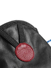 製品画像:悪龍の爪にインスパイアされた怪獣風デザインのアウトドア用ベルトバッグ。高密度ナイロンとカーフレザー素材で、耐久性と防水性を兼ね備え、クライミングやサイクリングに最適。
詳細画像:怪獣風ベルトバッグのドローストリング開閉部とカーフレザーの補強部分。高密度ナイロンとカーフレザーの素材感を強調し、耐久性の高いアウトドア仕様。