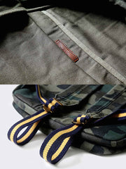 製品画像:ミリタリー風 グラフィティプリント ヴィンテージキャンバスバックパックの正面画像です。個性が際立つデザインです。
詳細画像:バックパックのフロント部分の詳細画像です。グラフィティプリントとダブルレイヤーキャンバス素材の質感が特徴です。