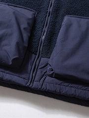 製品画像
「フェイクシープスキン素材とダイヤ柄キルティング裏地のパッチワークデザイン、ノーカラージャケットで洗練されたトレンド感を演出」
詳細画像
「柔らかく繊細なフェイクシープスキン素材、均一な中綿配置で型崩れしにくいダイヤ柄キルティング裏地、機能的なポケットと袖のパッチ刺繍デザイン」