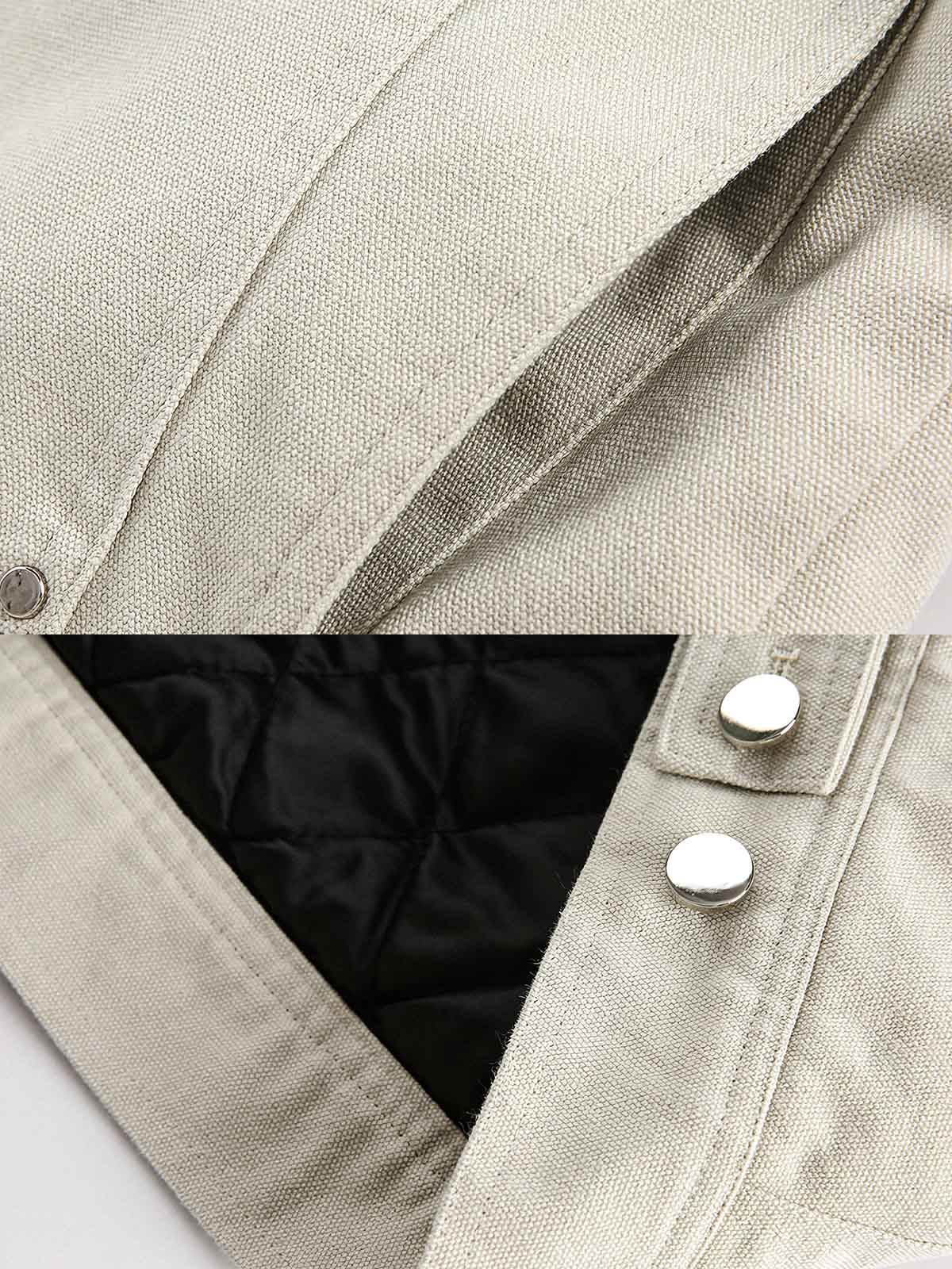 製品画像:
レトロなハンティングスタイルの中綿入りコーデュロイ襟付きジャケット。厚手の生地と暖かい中綿が寒い季節に最適。エレガントなデザインと実用的な大容量ポケット。
詳細画像:
厚手コーデュロイ襟付きハンティングジャケット。大きな前ポケットと通気性のある中綿素材、レトロで機能的なデザイン。ストレートカットとゆったりシルエットで快適な着心地。