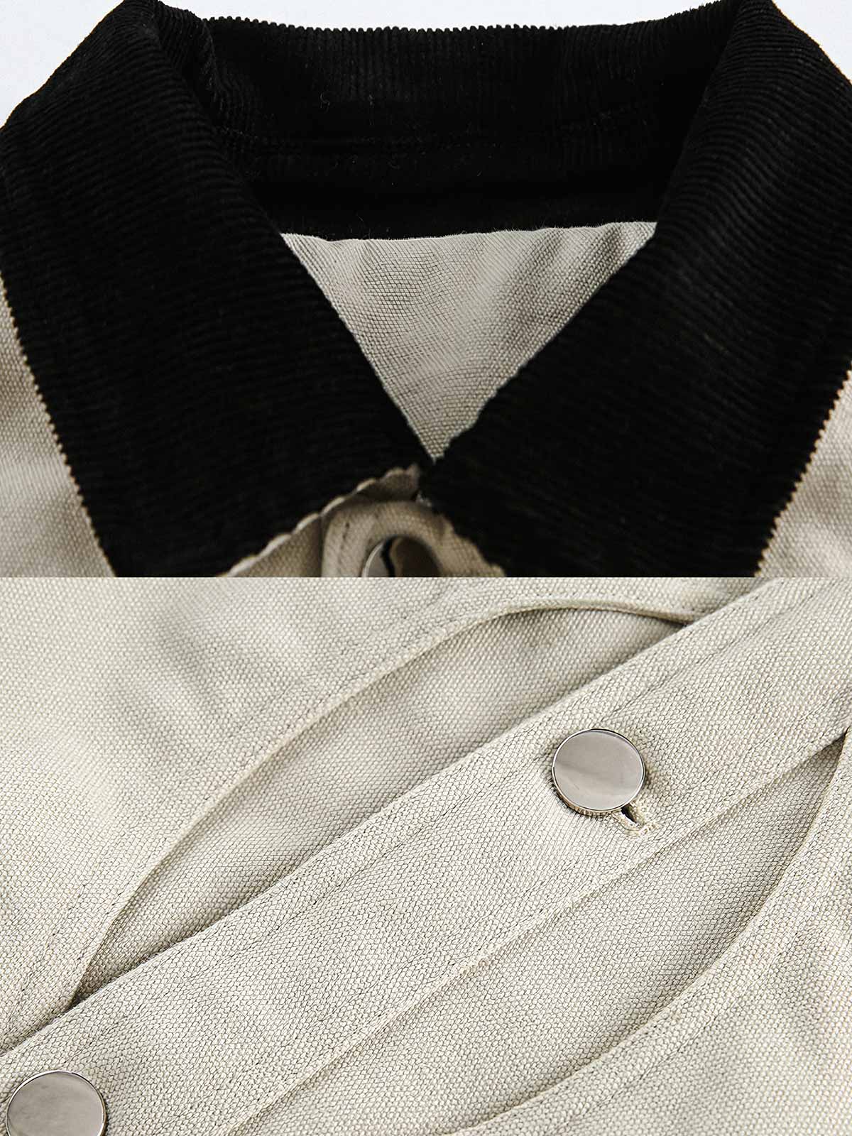 製品画像:
レトロなハンティングスタイルの中綿入りコーデュロイ襟付きジャケット。厚手の生地と暖かい中綿が寒い季節に最適。エレガントなデザインと実用的な大容量ポケット。
詳細画像:
厚手コーデュロイ襟付きハンティングジャケット。大きな前ポケットと通気性のある中綿素材、レトロで機能的なデザイン。ストレートカットとゆったりシルエットで快適な着心地。