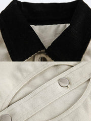 製品画像:
レトロなハンティングスタイルの中綿入りコーデュロイ襟付きジャケット。厚手の生地と暖かい中綿が寒い季節に最適。エレガントなデザインと実用的な大容量ポケット。
詳細画像:
厚手コーデュロイ襟付きハンティングジャケット。大きな前ポケットと通気性のある中綿素材、レトロで機能的なデザイン。ストレートカットとゆったりシルエットで快適な着心地。