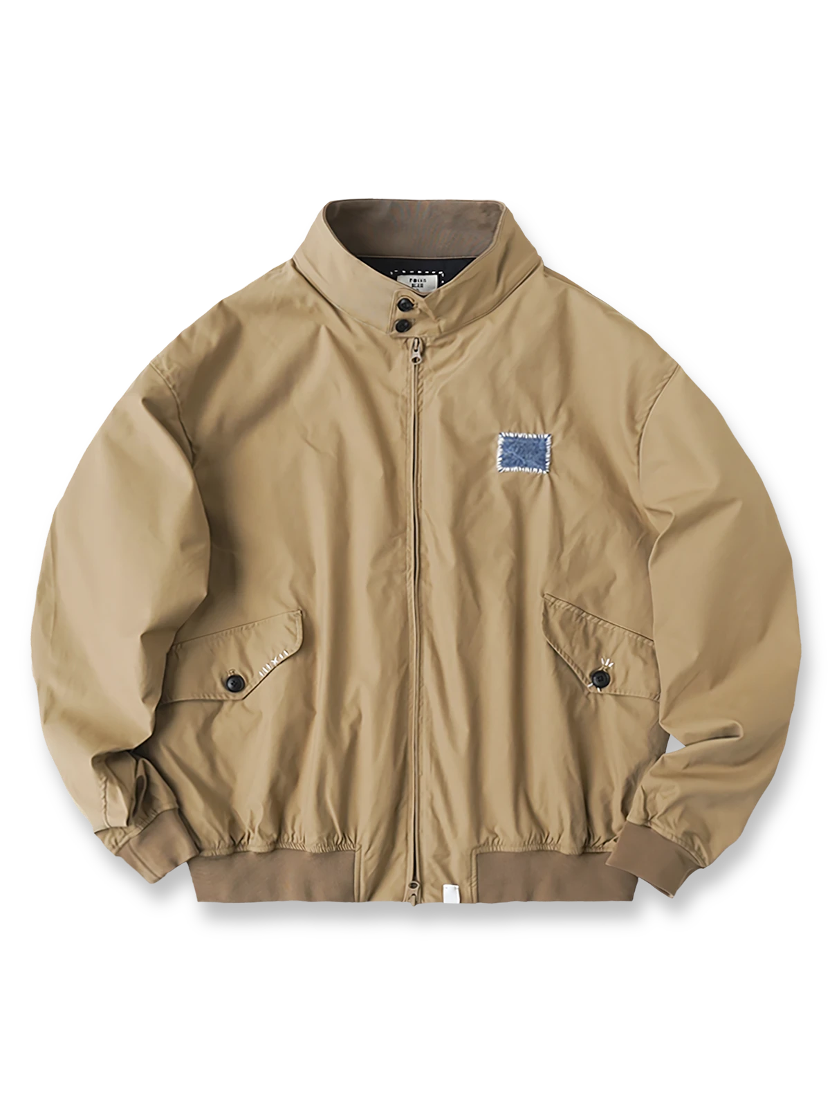 製品画像:
「ハンドメイド刺し子ハリントンジャケットの正面全体展示。クラシックなG9ジャケットデザインに、日本の伝統刺し子を施したディテールが特徴。」
詳細画像:
「胸元とポケットフラップに施された刺し子ディテールと多ポケットデザインの特写。手作業の温かみと実用性を兼ね備えています。」