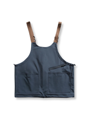 製品画像
「アウトドア ユーティリティ ワークベスト(アイボリー、ネイビー、ブラック)の正面全体図。耐久性に優れたポリエステル素材と多機能なフラップポケットを備え、アウトドアから日常まで幅広く活躍するユーティリティベスト。」
詳細画像
「アウトドア ユーティリティ ワークベストのディテール特写。両サイドの大容量フラップポケットが小物やツールを収納可能。調節可能なショルダーストラップが多様な体型にフィットし、フロントのジッパー仕様がスムーズな着脱を実現。」