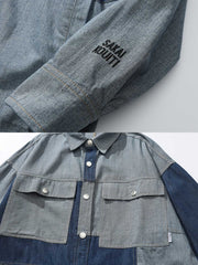 製品画像
「ヴィンテージ感漂うデニム素材とバイカラーパッチワークデザインが特徴のシャツ全体展示図。大胆な配色でヴィンテージとモダンスタイルが完璧に融合。」
詳細画像
「金属製スナップボタンとバイカラーパッチワークのディテール特写。デザイン性と実用性を兼ね備えたアクセントが全体のスタイルを引き立てます。」
