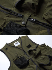 製品画像
「渓流釣り用の多機能撥水ベストの全体展示図。100%ナイロン素材を使用し、優れた撥水機能と高い耐久性を兼ね備え、さまざまなアウトドア環境に対応できるデザインが特徴。多ポケットデザインで、必要な装備を簡単に収納できる便利さを提供します。」
詳細画像
「ベストの多ポケットディテールと撥水性能を示す特写。収納力に優れたポケットと、撥水機能がしっかりと組み込まれ、渓流釣りやその他のアウトドア活動で快適に使用できる仕様です。」