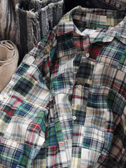 製品画像
「Patchwork Boroパッチワーク 長袖シャツの全体展示図。ヴィンテージ感漂うグリーンカラーとハンドメイドのBoroパッチワーク技法が融合したデザイン。個性的でエレガントな雰囲気が特徴。」
詳細画像
「パッチワークのディテールとグリーン基調の生地の特写。多様なチェック柄生地を組み合わせた、自然な手作り感とヴィンテージ感を強調したデザイン。」