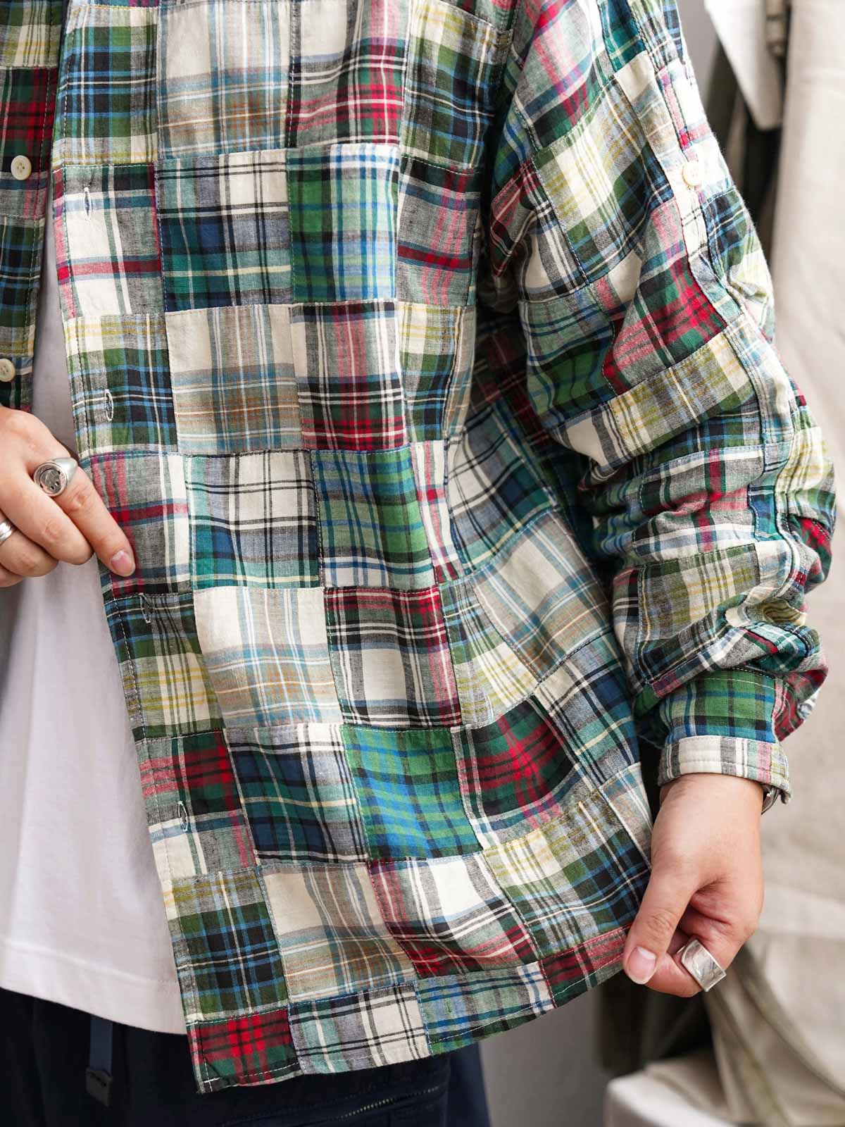 製品画像
「Patchwork Boroパッチワーク 長袖シャツの全体展示図。ヴィンテージ感漂うグリーンカラーとハンドメイドのBoroパッチワーク技法が融合したデザイン。個性的でエレガントな雰囲気が特徴。」
詳細画像
「パッチワークのディテールとグリーン基調の生地の特写。多様なチェック柄生地を組み合わせた、自然な手作り感とヴィンテージ感を強調したデザイン。」