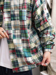 製品画像
「Patchwork Boroパッチワーク 長袖シャツの全体展示図。ヴィンテージ感漂うグリーンカラーとハンドメイドのBoroパッチワーク技法が融合したデザイン。個性的でエレガントな雰囲気が特徴。」
詳細画像
「パッチワークのディテールとグリーン基調の生地の特写。多様なチェック柄生地を組み合わせた、自然な手作り感とヴィンテージ感を強調したデザイン。」