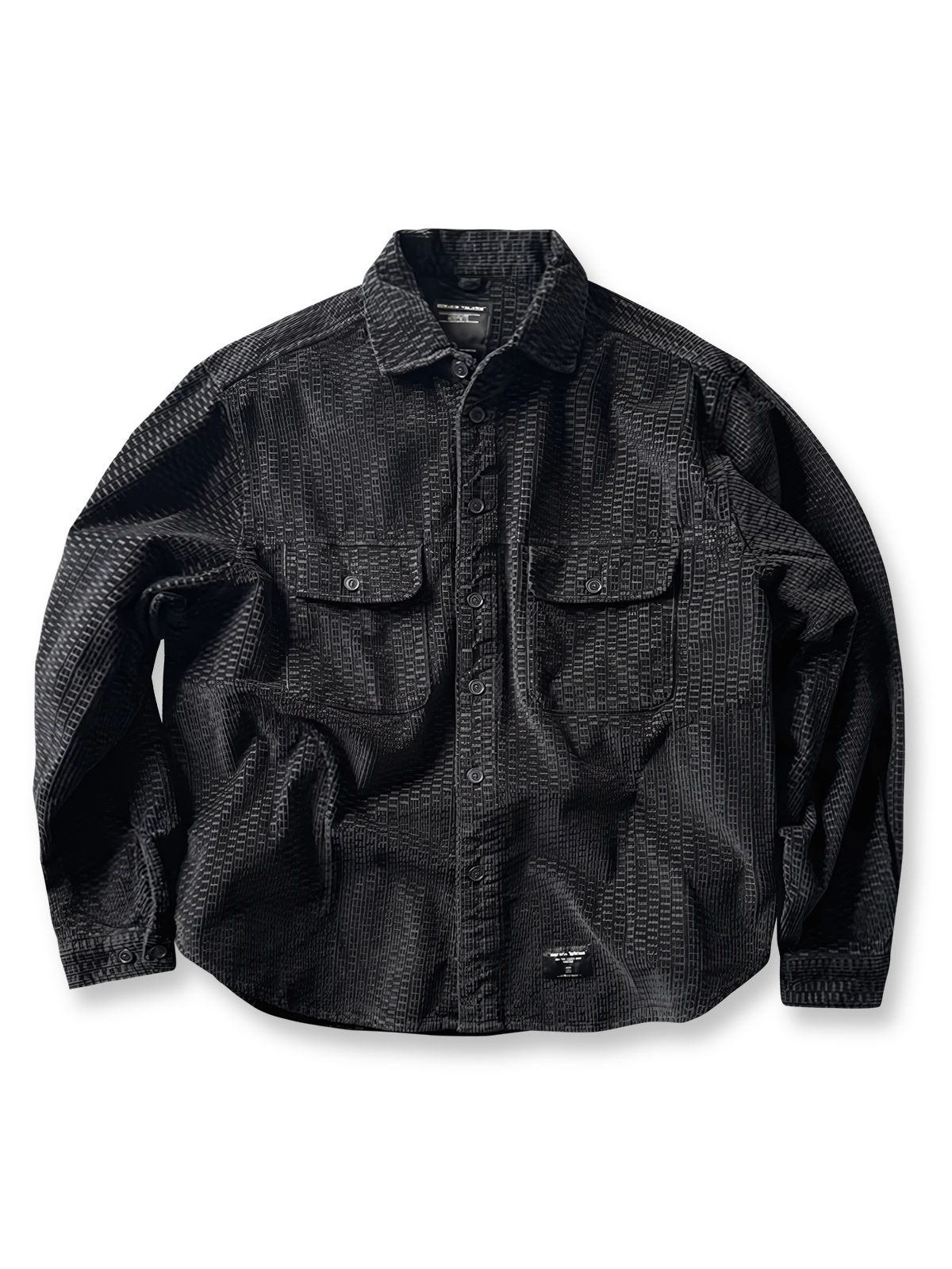 製品画像
「コーデュロイウォッシュ加工ヴィンテージ長袖シャツ全体の展示図。ウォッシュ加工によるヴィンテージ感とコーデュロイ素材が融合し、テクスチャーの美しさが引き立つデザイン。」
詳細画像
「胸元のフラップポケットとウォッシュ加工による質感ディテール特写。コーデュロイ素材が重厚感と柔らかさを兼ね備え、ヴィンテージ感を強調。」