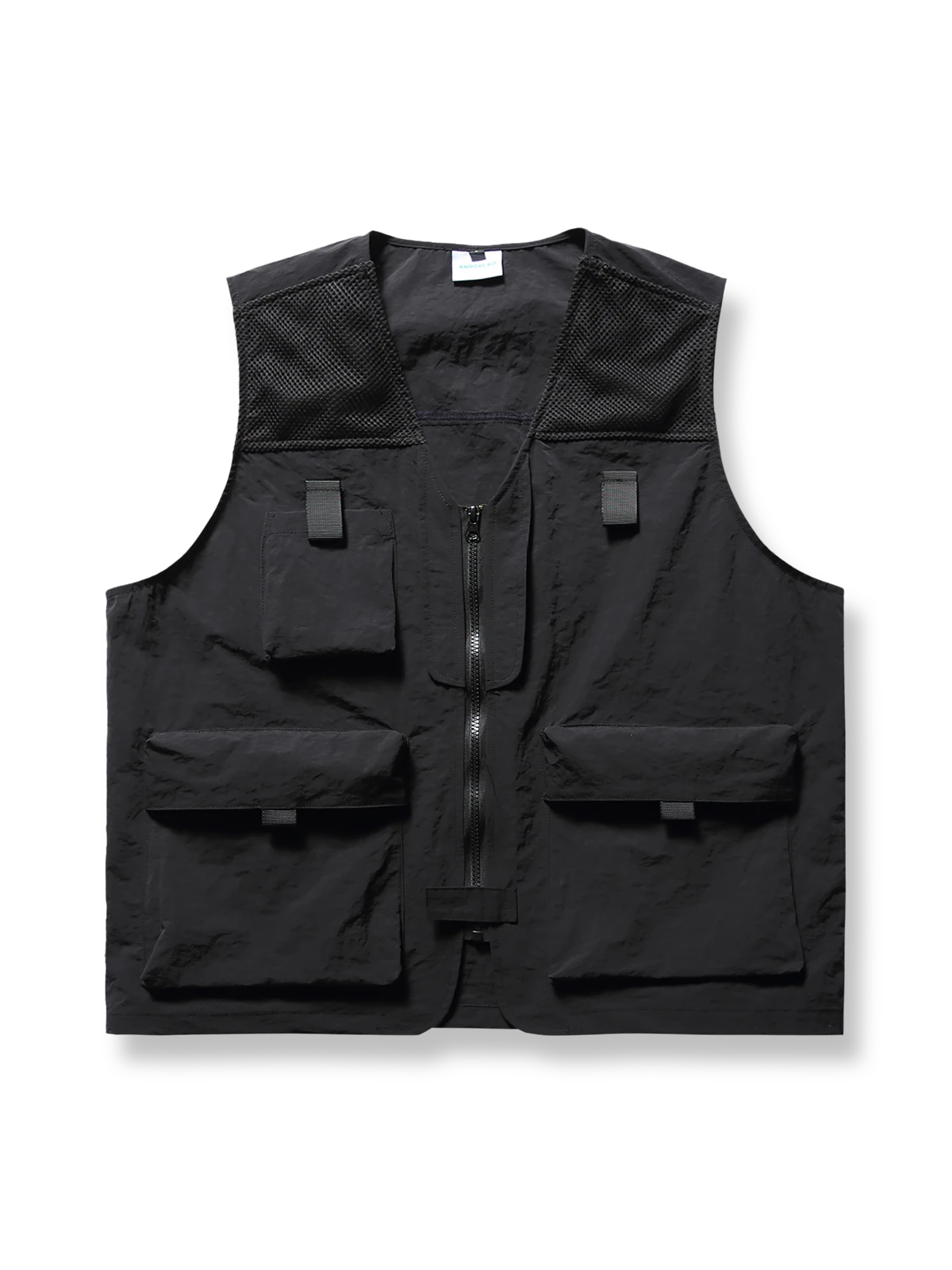 製品画像
「多機能メッシュパッチワークベストの全体展示図。ナイロン素材とポリエステルメッシュパッチワークデザインが融合し、アウトドア愛好者に最適な軽量で実用的なベスト。」
詳細画像
「胸元のフラップポケットとメッシュパッチワーク部分のディテール特写。通気性と耐久性を兼ね備えたポケットデザインが特徴。」