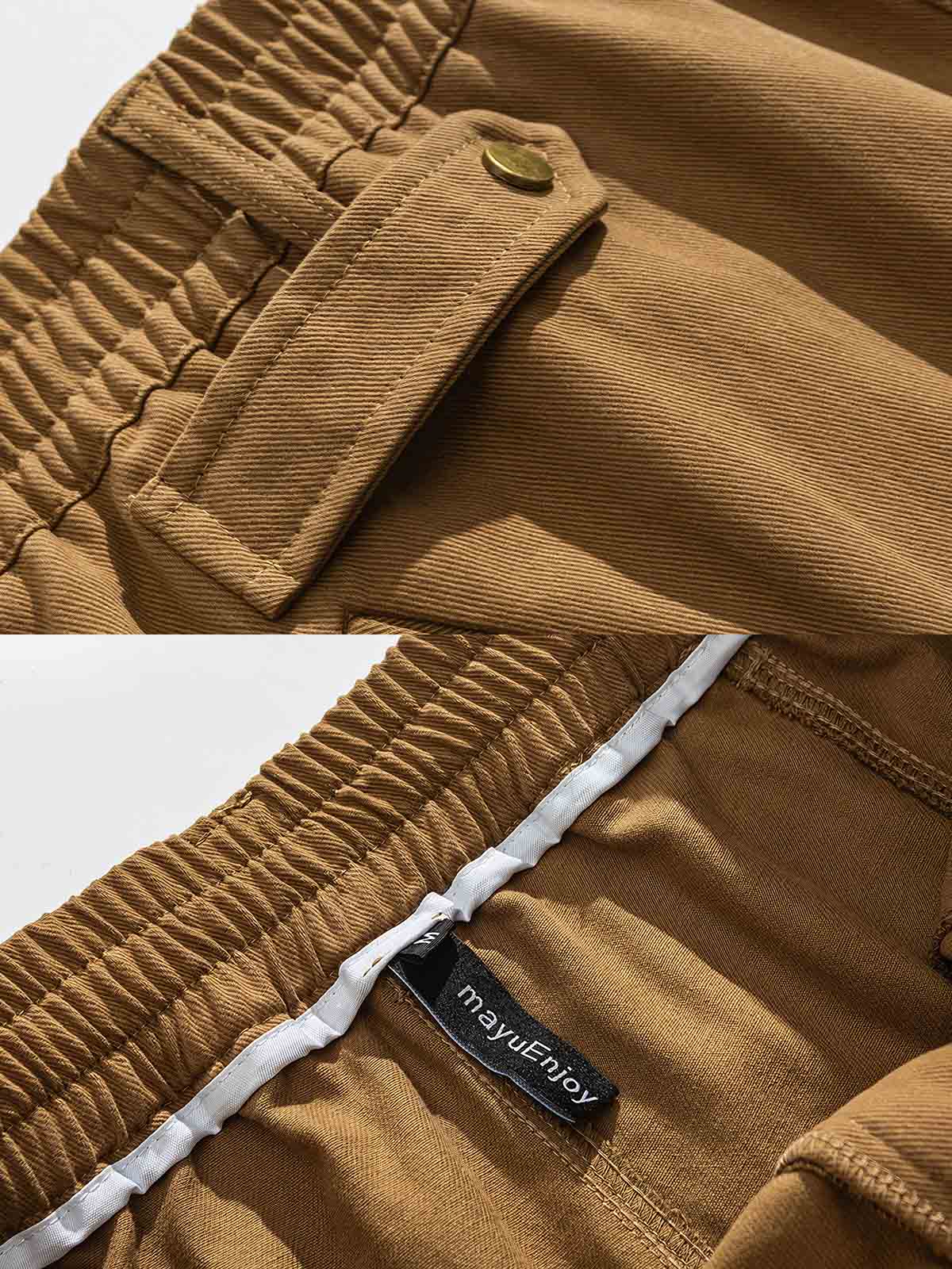 製品画像
「ビッグポケットとワイドレッグデザインが特徴のパンツ全体展示画像。快適な履き心地と実用的なビッグポケットが融合し、レトロなワークウェア風デザインを表現。」
詳細画像
「ビッグポケットと裾に付いたドローコードのディテール特写。実用的でスタイリッシュなデザイン、裾のドローコードでフィット感を調整できる。」