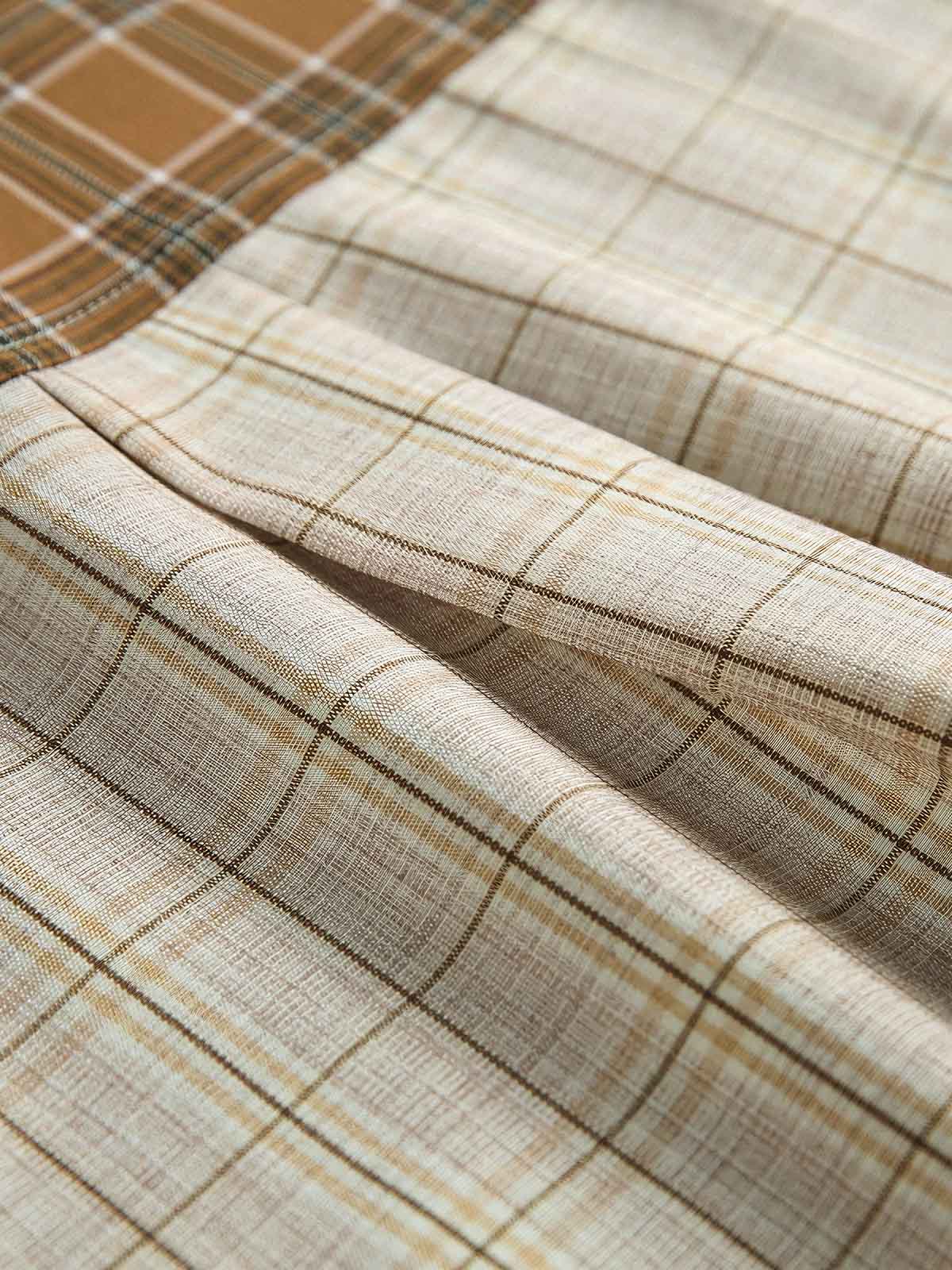 製品画像
アシンメトリーデザインが特徴的なチェック柄パッチワークシャツ。定番のチェック柄にユニークなデザインが加わり、個性的でスタイリッシュな印象を与えます。ルーズフィットで快適な着心地、レトロなストリートスタイルにもぴったり。
詳細画像
チェック柄とアシンメトリーデザインが組み合わさったパッチワークシャツ。フロントポケットは実用性とデザイン性を兼ね備え、細部のボタンディテールが高級感を演出。中厚の生地感が、季節に合わせた快適さを提供します。